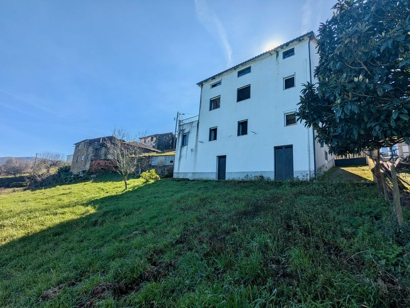 Spacious village house Luadas exterior