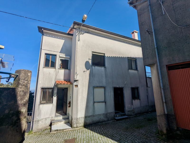 Spacious village house Luadas street view